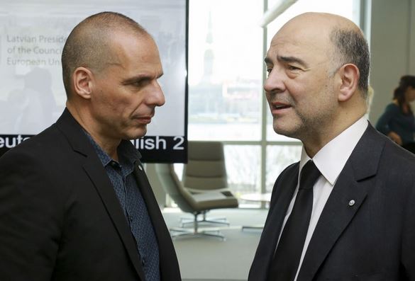 Το “καρφί” του Μοσκοβισί για τον Βαρουφάκη: Οι συζητήσεις μαζί του ήταν άσκοπες