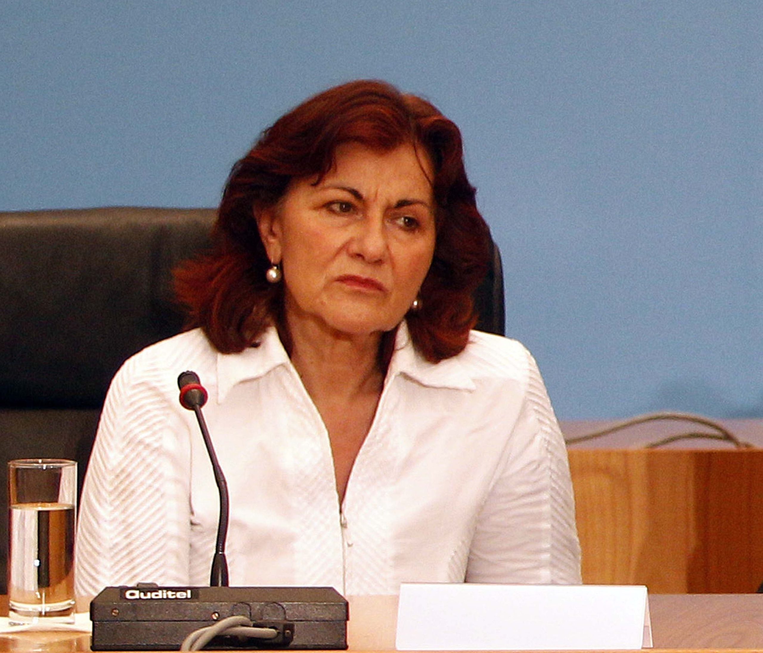 Φωτίου: Δεν θα κοπούν τα επιδόματα των ΑΜΕΑ και τα οικογενειακά