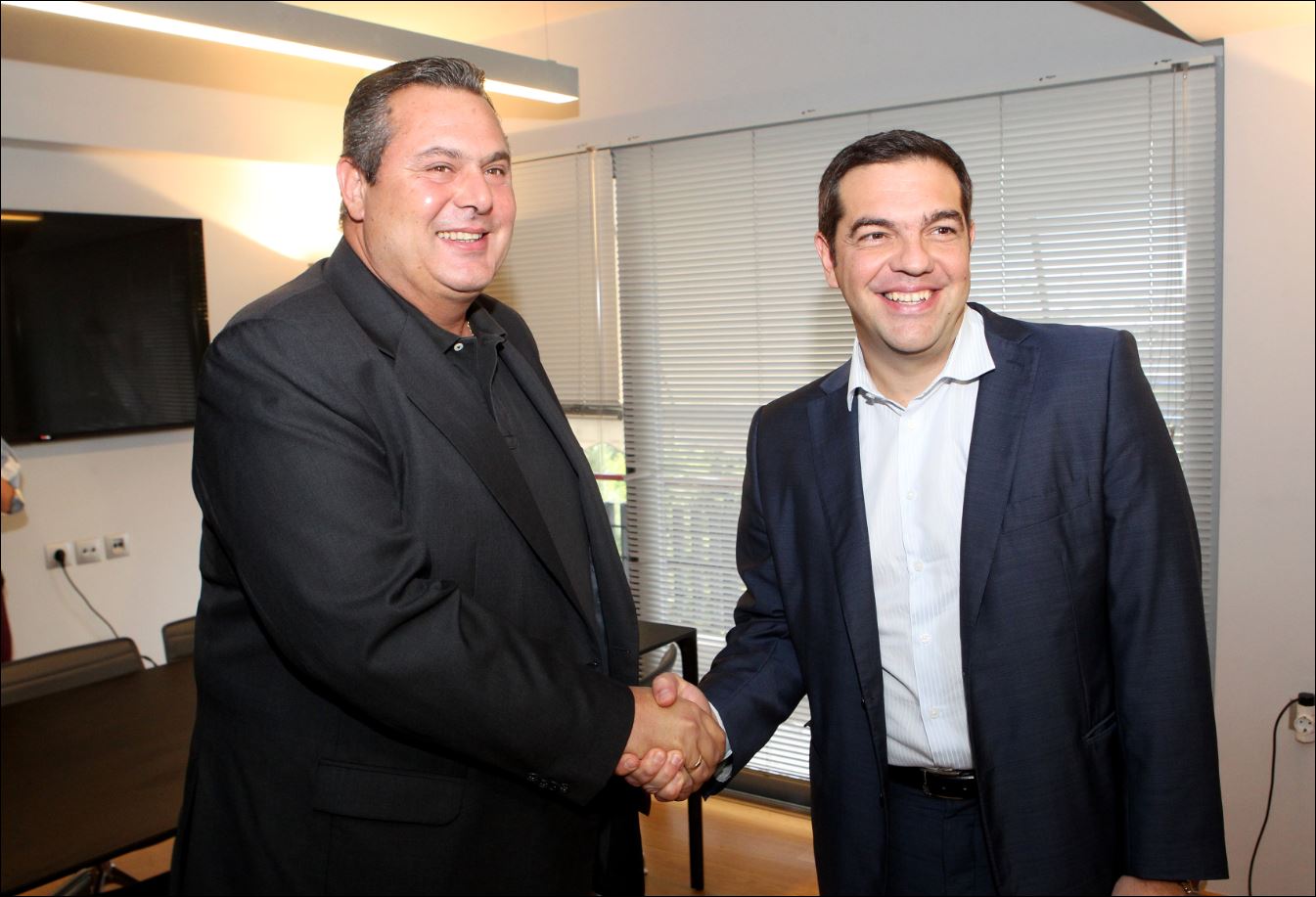 Τα χαμόγελα Τσίπρα – Καμμένου – ΦΩΤΟ