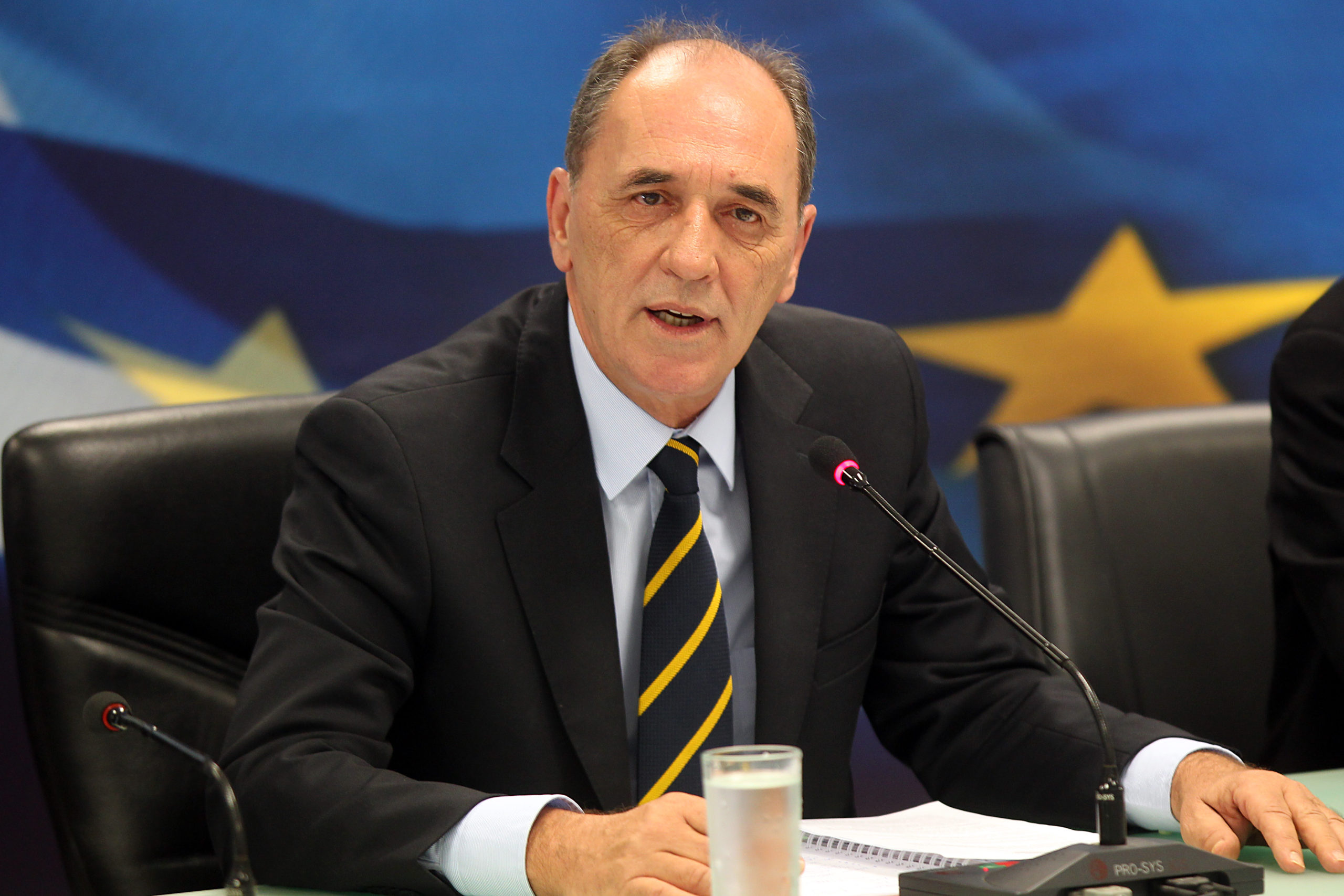 Σε εξέλιξη η συνάντηση Τσακαλώτου – Σταθάκη με την τρόικα