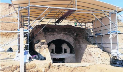 Νέα κόντρα της Περιστέρη με τους Αρχαιολόγους