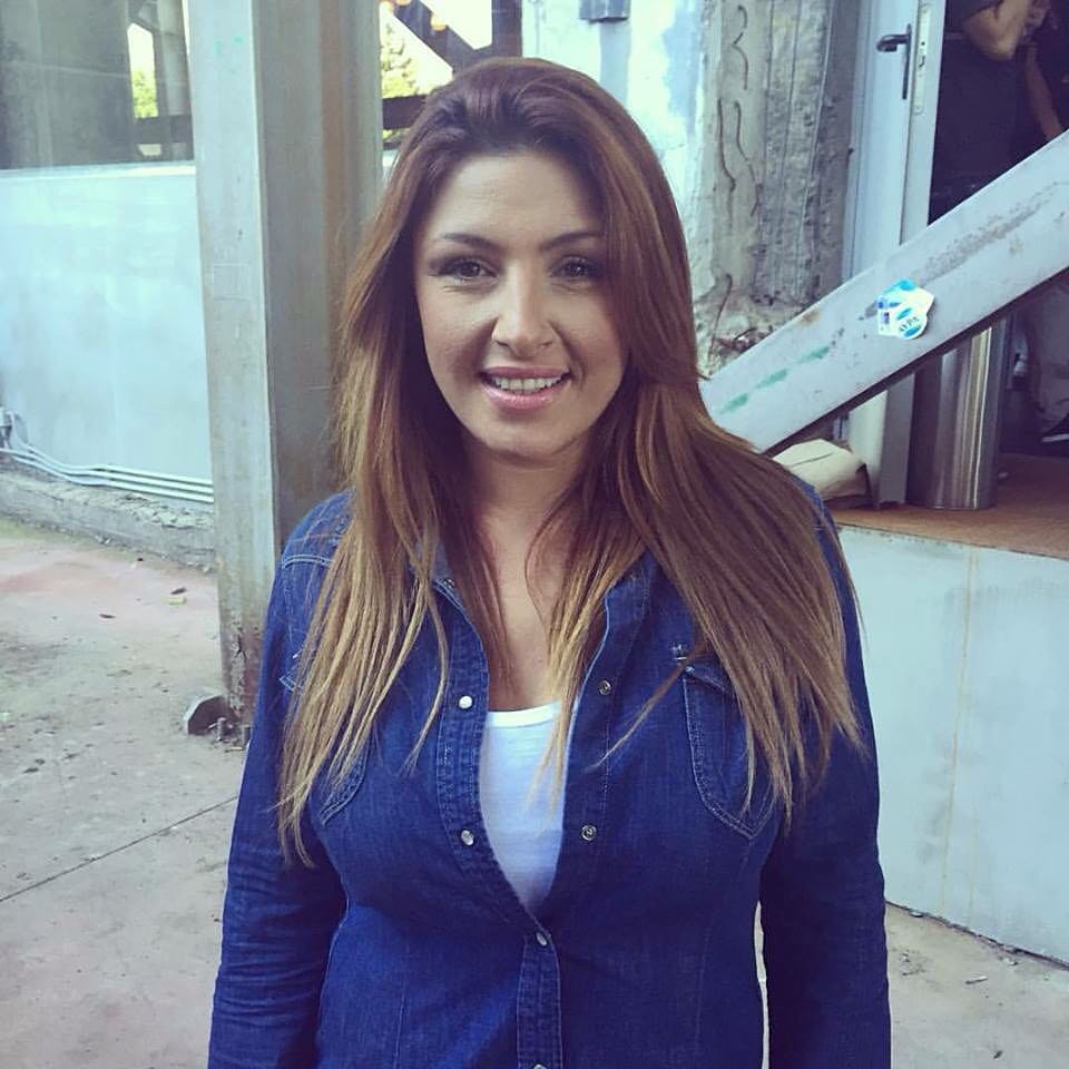 Η Έλενα Παπαρίζου παρουσιάστρια σε καθημερινή βραδινή εκπομπή