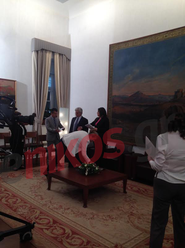 Όταν η Ζωή περίμενε τον Βούτση – ΦΩΤΟ