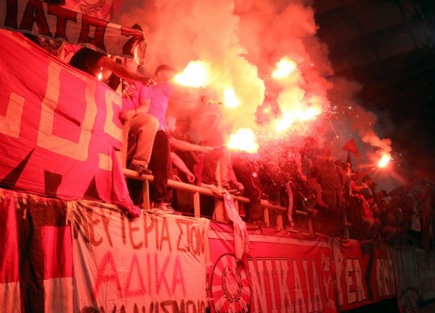 Οπαδός έπεσε από την εξέδρα στο «Γ. Καραϊσκάκης»