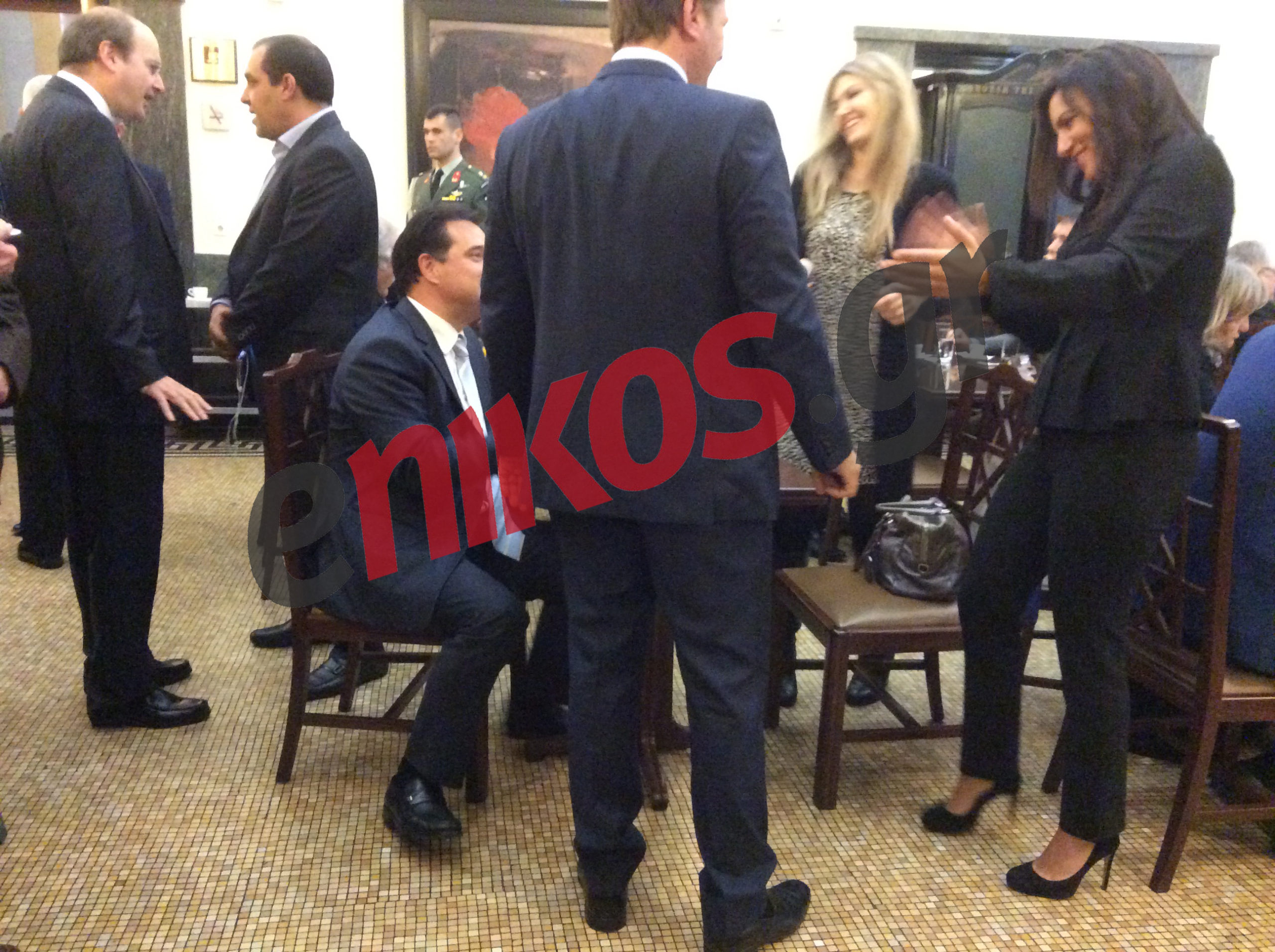 Άδωνις, Βαρβιτσιώτης, Κεφαλογιάννη και Καϊλή στο καφενείο της Βουλής – ΦΩΤΟ