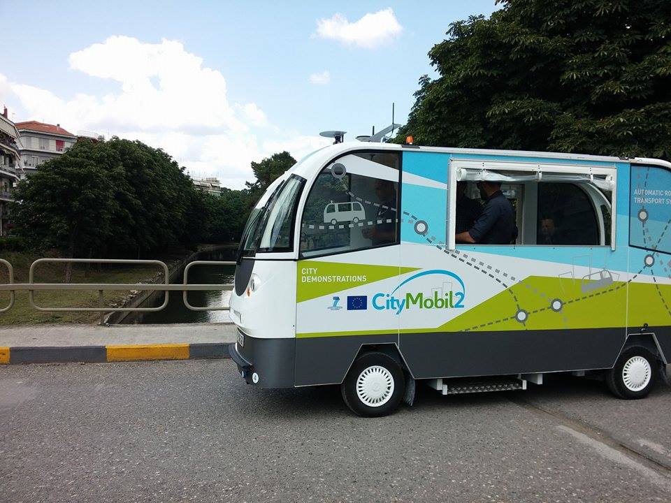 Ξένοι δημοσιογράφοι στα Τρίκαλα για το λεωφορείο χωρίς οδηγό