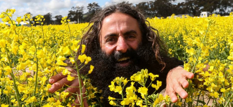 Ο Έλληνας που κάνει την κηπουρική μόδα στην Αυστραλία