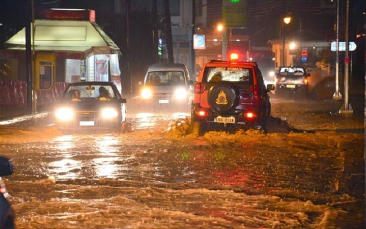 Συναγερμός στην Πυροσβεστική – Έρευνες για αγνοούμενους σε Καματερό και Μενίδι