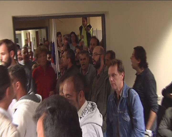 “Εισβολή” του ΠΑΜΕ σε εκδήλωση με τον Κατρούγκαλο – Η αντίδραση του Υπουργού Εργασίας ΦΩΤΟ