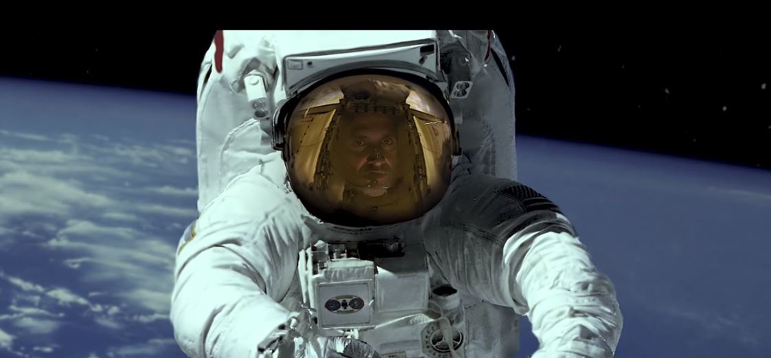 Ο Φοίβος στο… διάστημα – ΒΙΝΤΕΟ