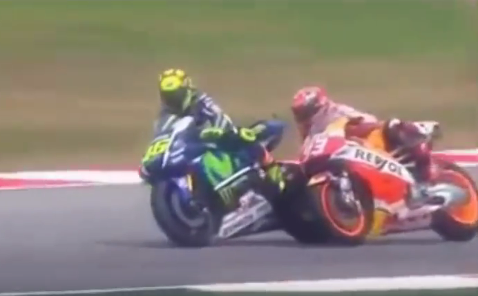 Ο Ρόσι έριξε με κλωτσιά τον Μάρκεθ – ΒΙΝΤΕΟ