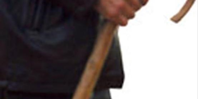 Επιτέθηκε στον διευθυντή του σχολείου με μαγκούρα