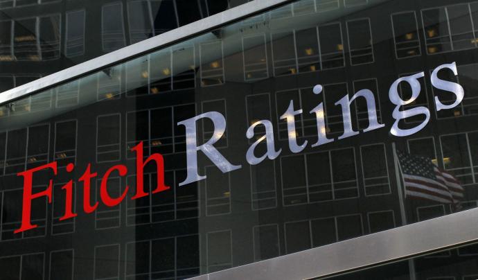 Fitch: Η Ελλάδα θα παραμείνει στην ευρωζώνη αλλά ο κίνδυνος του Grexit επιμένει