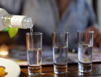 Ξεψύχησε ενώ έπινε τσίπουρα με την οικογένειά του