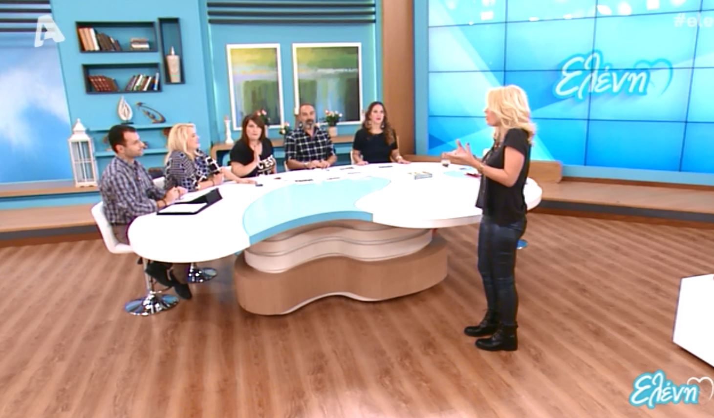 H Mενεγάκη έβαλε τα δερμάτινα και δηλώνει έτοιμη για γκάζια – ΒΙΝΤΕΟ