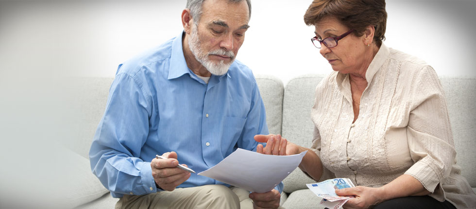 Ποιες συντάξεις βάζουν στο στόχαστρο οι δανειστές