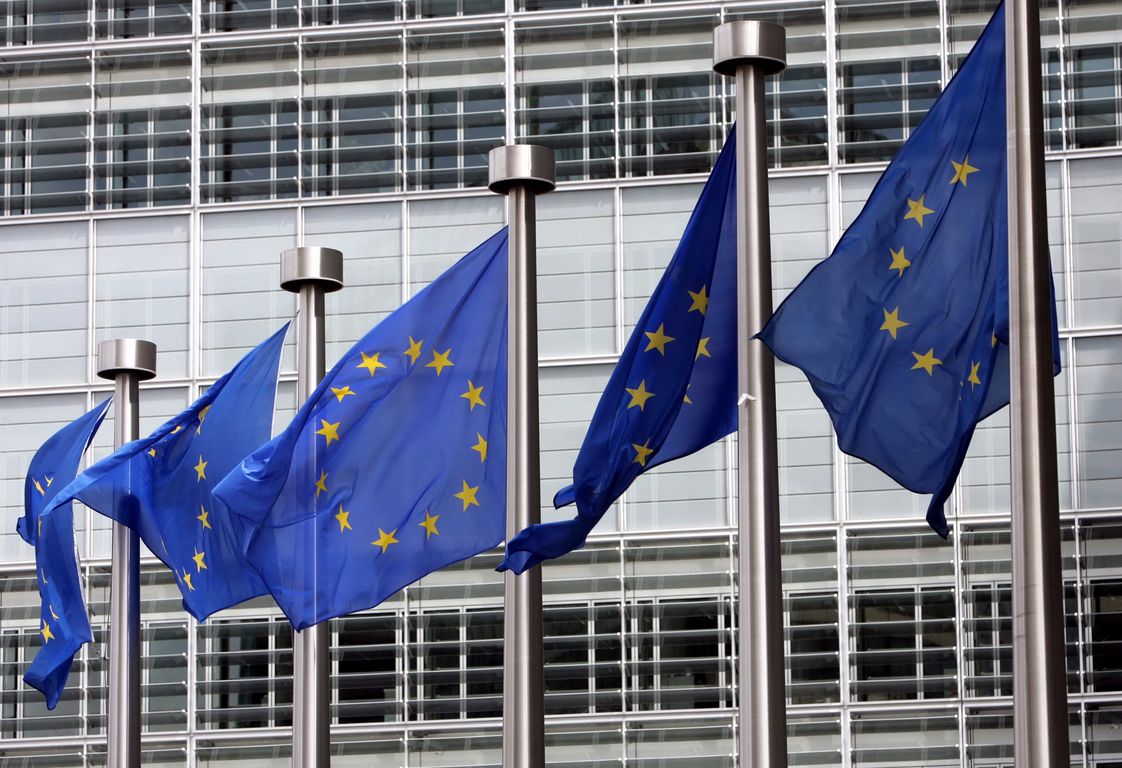 Την εισαγωγή ευρωπαϊκής εισφοράς αλληλεγγύης εξετάζει η Κομισιόν