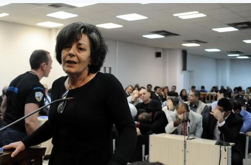 Συγκλόνισαν τα δάκρυα της μητέρας του Παύλου Φύσσα – ΦΩΤΟ