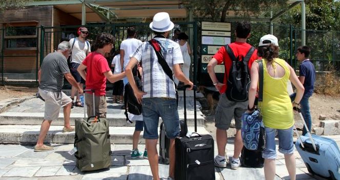 Χειροπέδες στον επιτήδειο που έκανε τον ξεναγό