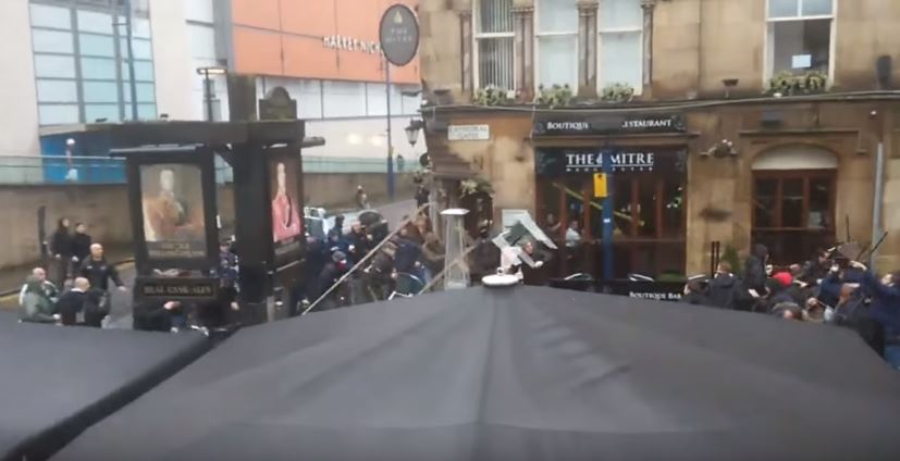 Εκτεταμένα επεισόδια στο Μάντσεστερ – ΒΙΝΤΕΟ