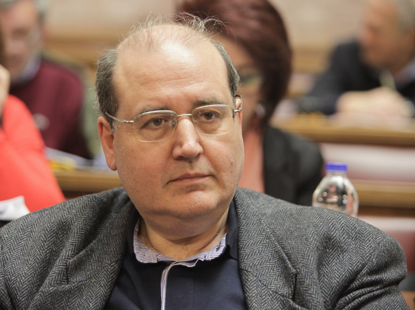 Στον Τσακαλώτο παρέπεμψε ο Φίλης για τον ΦΠΑ στην Παιδεία