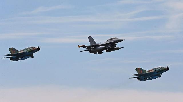 Η Ρωσία εντατικοποιεί τις αεροπορικές επιθέσεις στη Συρία