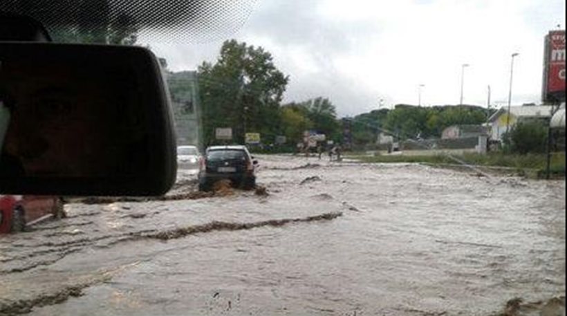 Ένας νεκρός από την κακοκαιρία στη Νάπολη