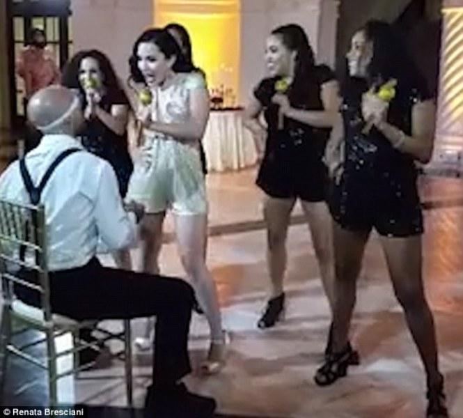 Η viral νύφη που ξεσηκώνει χιλιάδες χρήστες στα social media – ΒΙΝΤΕΟ