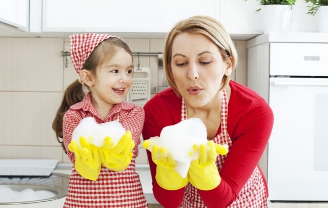 Kαθαρίζετε το σπίτι με χλωρίνη; Δείτε τι μπορεί να πάθει το παιδί