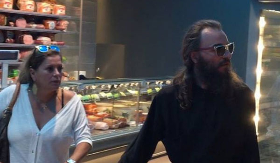 Μεγάλη συζήτηση για τον ιερέα με τα… πανάκριβα αξεσουάρ στη Μύκονο – ΦΩΤΟ