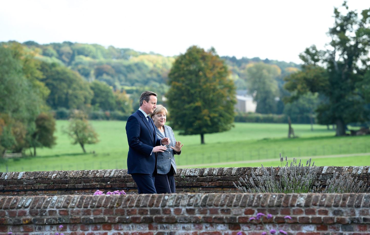 Ο Κάμερον γιόρτασε τα γενέθλια του με τη Μέρκελ – ΦΩΤΟ