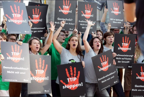 Πορείες κατά της αδιαφάνειας στο εμπόριο – ΦΩΤΟ