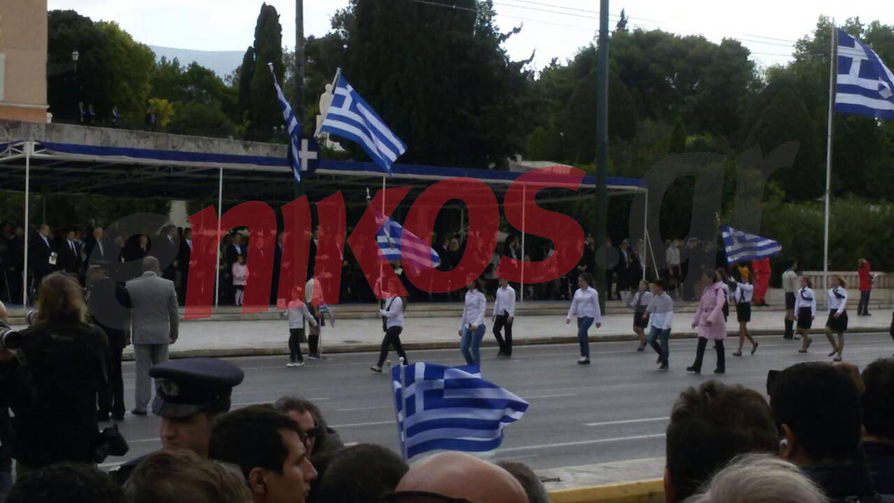 Ξεκίνησε η μαθητική παρέλαση στην Αθήνα – ΦΩΤΟ