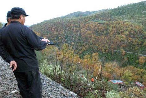 Μυστήριο με πτώμα που βρέθηκε σε χαράδρα