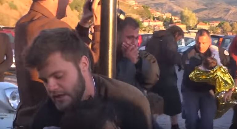 Συγκλονιστικό ΒΙΝΤΕΟ με τις προσπάθειες διάσωσης των μεταναστών στη Μυτιλήνη