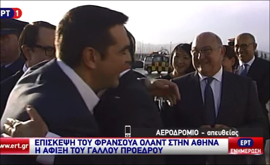 Ο θερμός εναγκαλισμός Τσίπρα – Ολάντ – ΦΩΤΟ