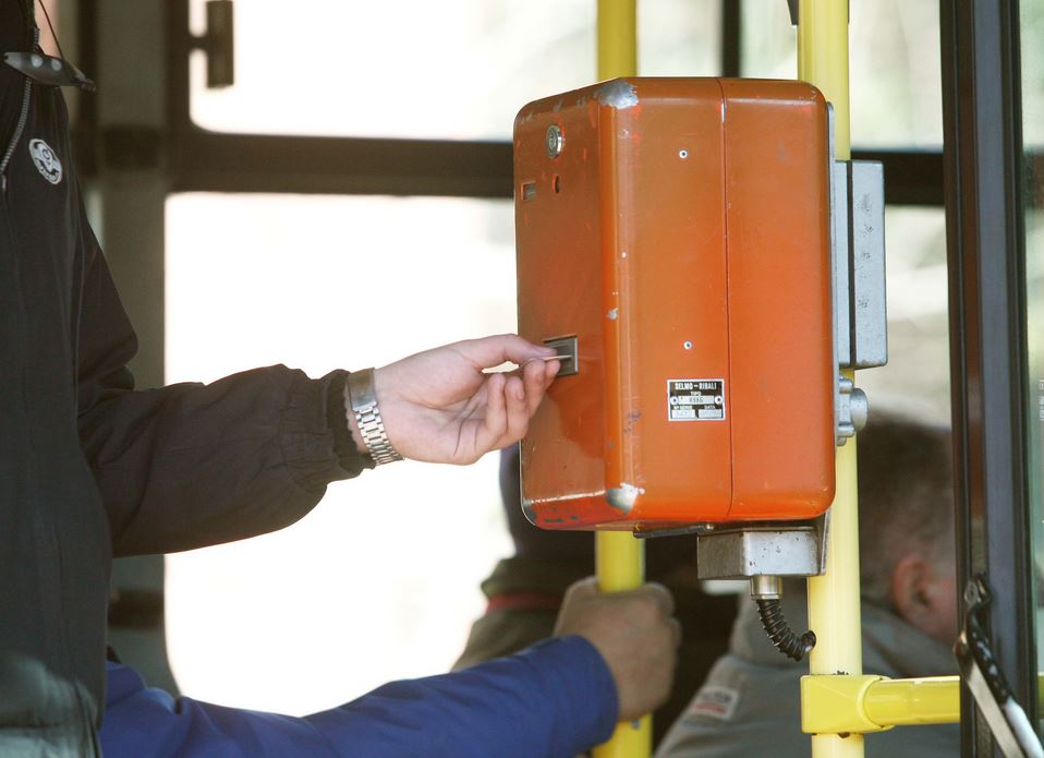 O ΦΠΑ 23% φέρνει αυξήσεις σε μετρό, λεωφορεία, τραμ