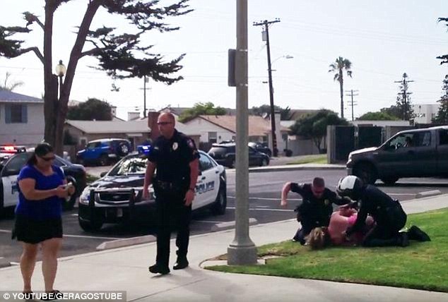 Σοκ από περιστατικό αστυνομικής βίας στις ΗΠΑ – ΒΙΝΤΕΟ