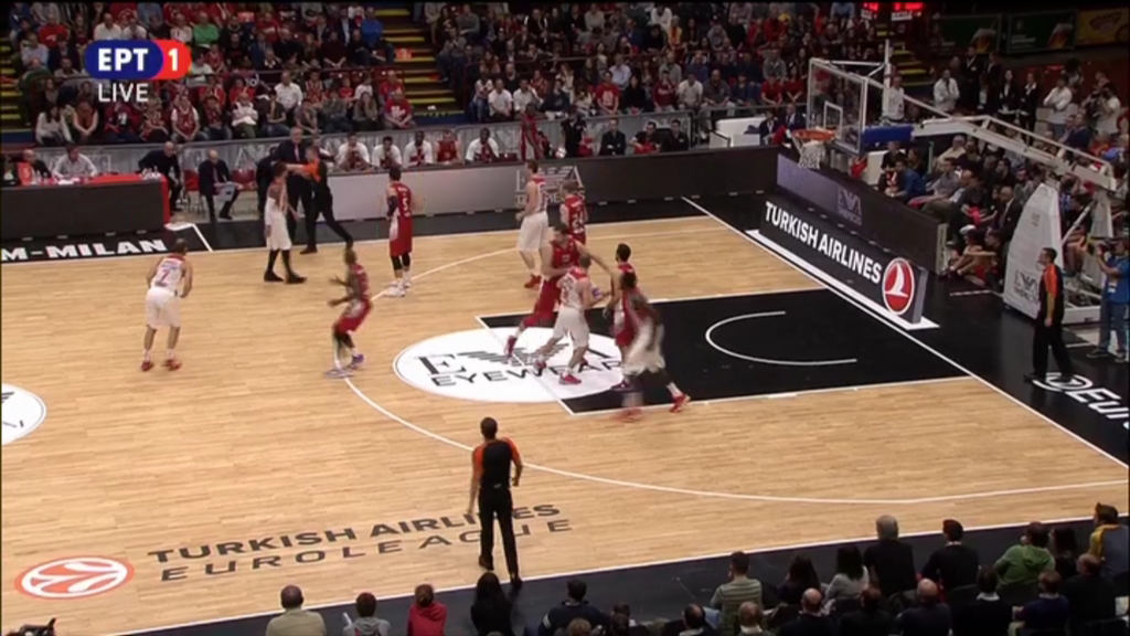 Αρμάνι Μιλάνο – Ολυμπιακός 54-52 (30′)