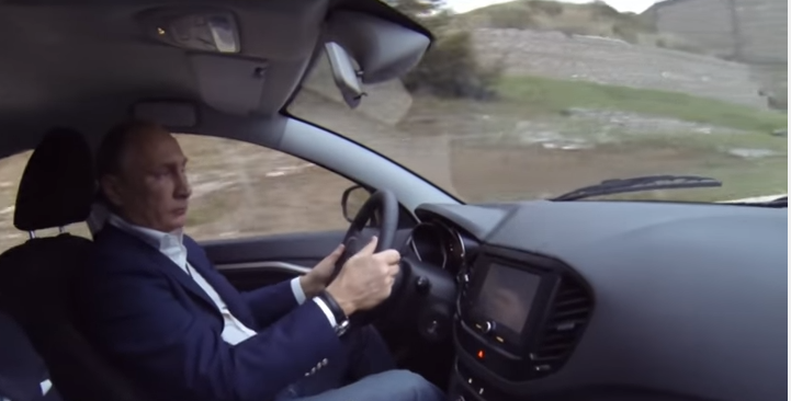 Ο Πούτιν κάνει test drive και το… απολαμβάνει – ΒΙΝΤΕΟ