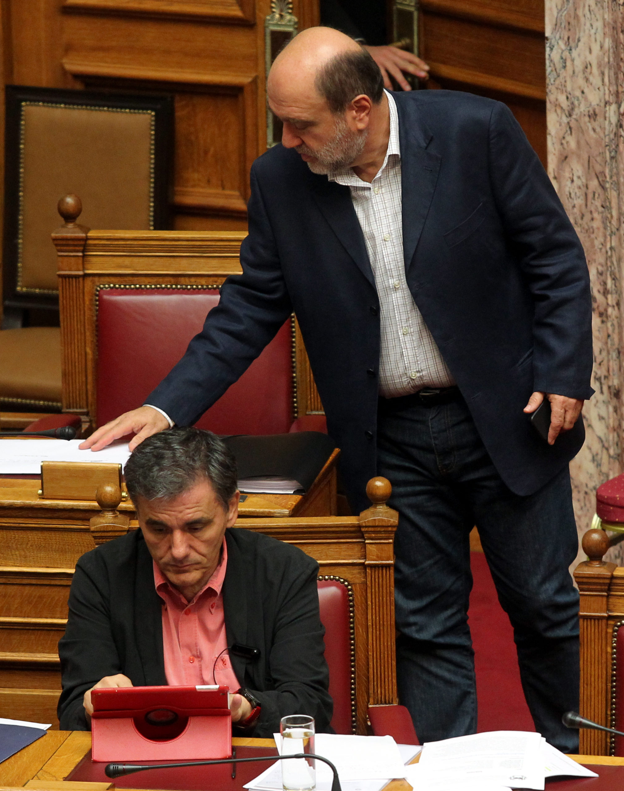 Βρήκαμε το αγαπημένο χρώμα του Τσακαλώτου – ΦΩΤΟ