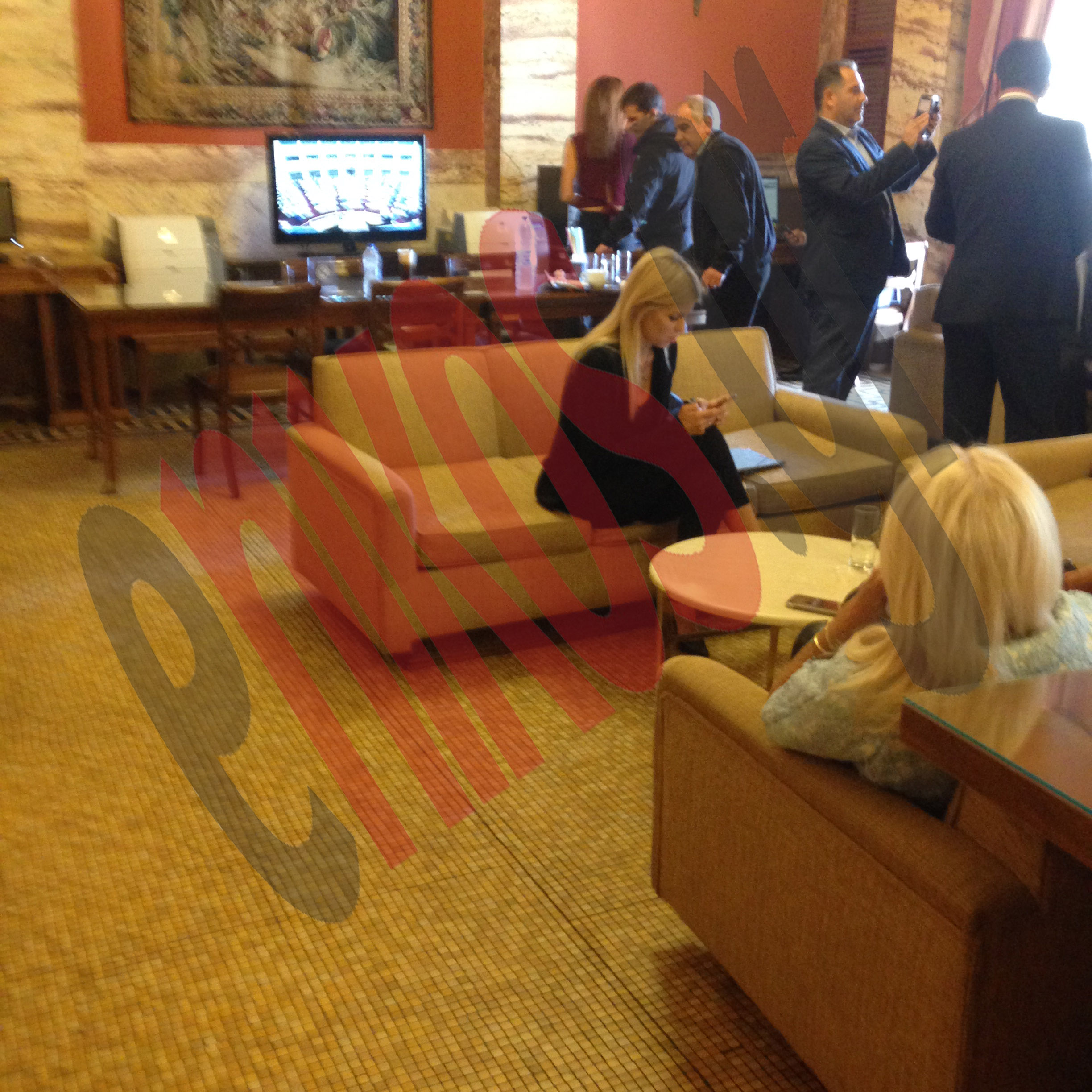 Έλενα Ράπτη και Άννα Καραμανλή στη Βουλή – ΦΩΤΟ