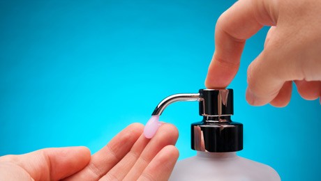 Ψυχαναγκασμοί: Ο φόβος για τα μικρόβια και άλλα συμπτώματα