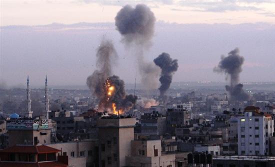 Μια έγκυος και το παιδί της σκοτώθηκαν από αεροπορική επίθεση στη Λωρίδα της Γάζας