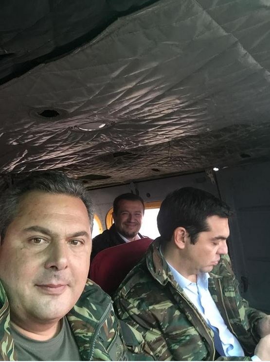Η selfie του Καμμένου με Τσίπρα και Παππά μέσα στο ελικόπτερο