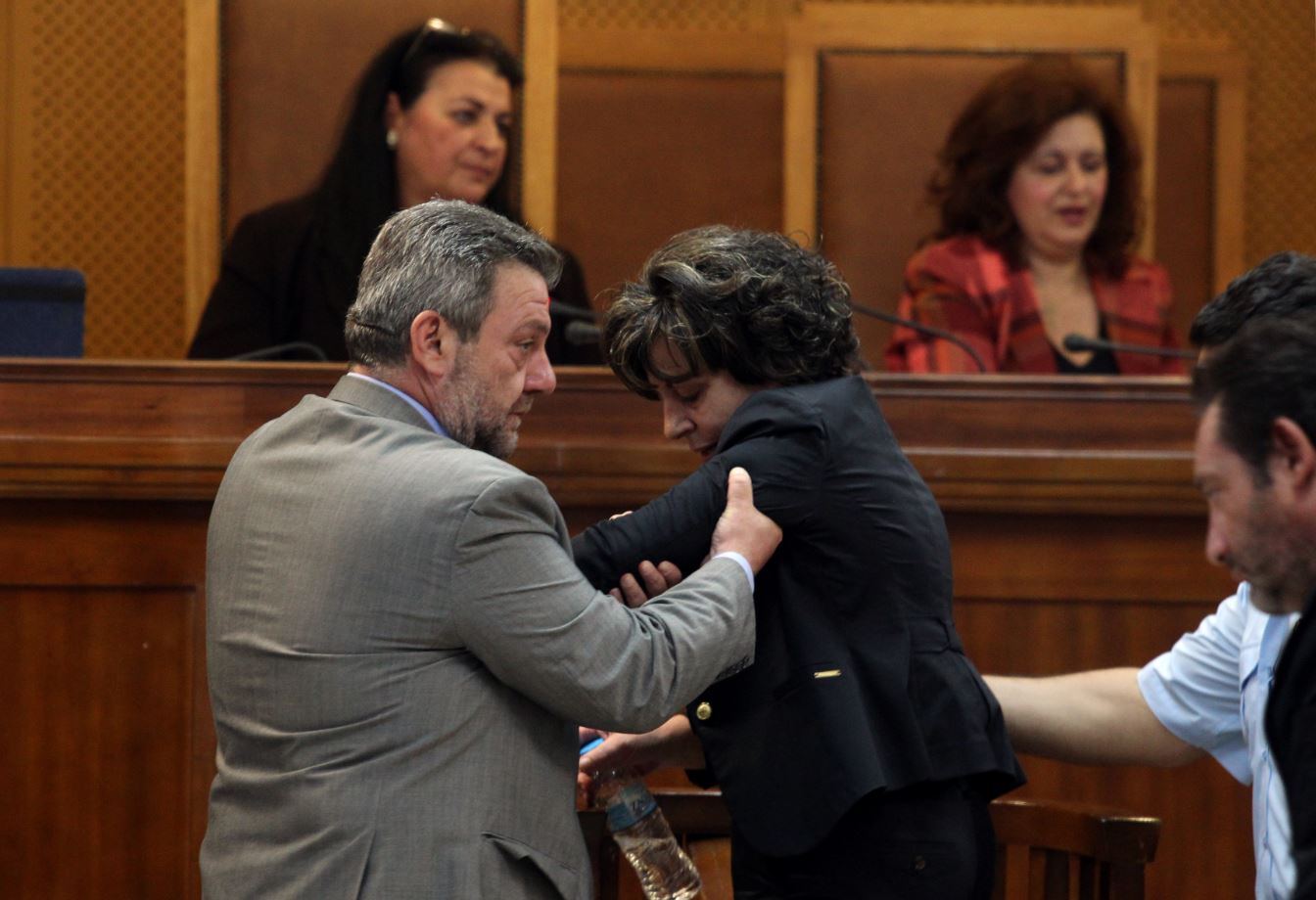 Οργή και συγκίνηση από τη μητέρα και την αδελφή του Παύλου Φύσσα – ΦΩΤΟ