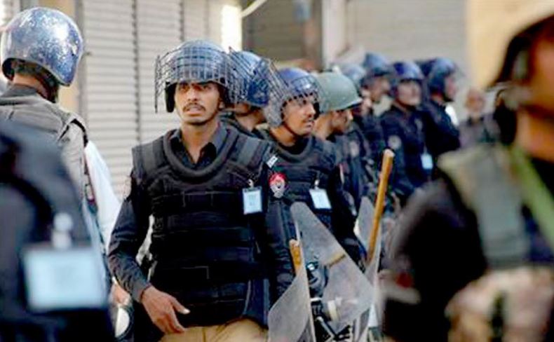 Πακιστάν: 10 νεκροί από επίθεση καμικάζι
