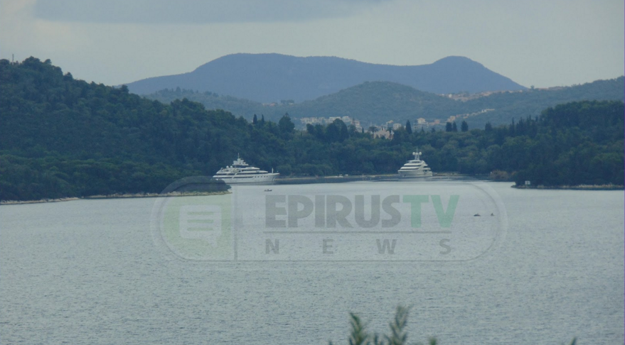 “Παρέλαση” θαλαμηγών στον Σκορπιό – ΦΩΤΟ