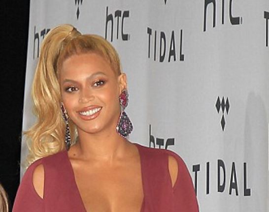 Το αβυσσαλέο ντεκολτέ της Μπιγιονσέ – ΦΩΤΟ