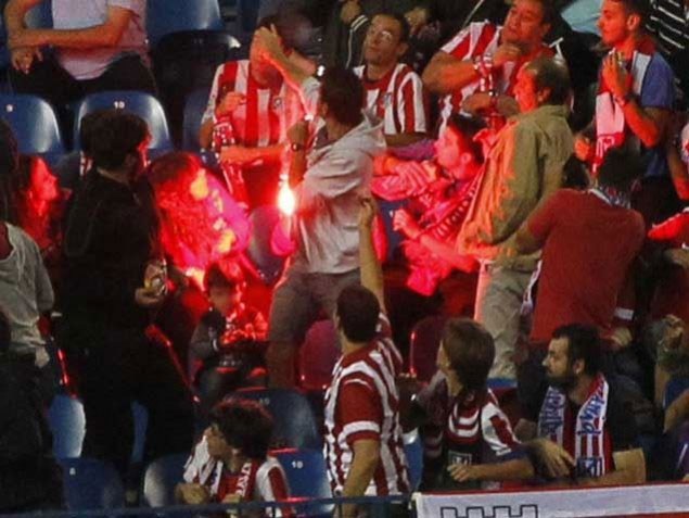 Οπαδοί της Μπενφίκα πέταξαν φωτοβολίδα σε παιδάκι – ΦΩΤΟ